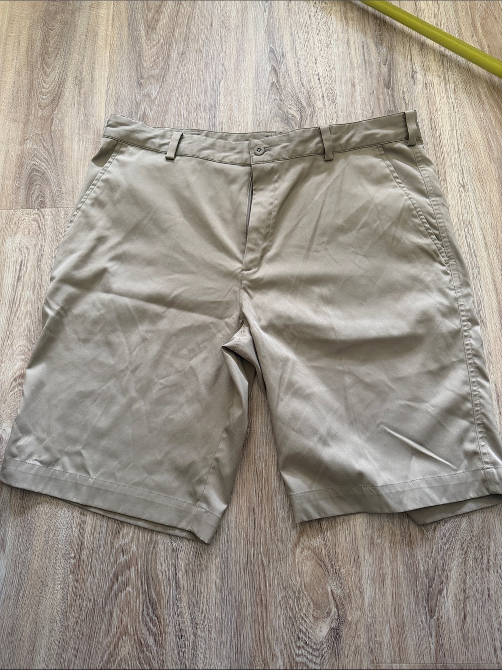 Nike Men's Tan Flat-Front Golf Shorts